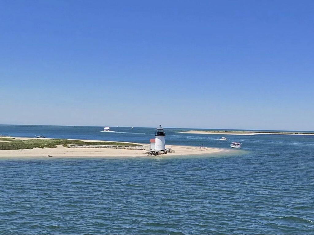 Brant Point Lighthouse and ferry Brant Point Lighthouse as a ferry leaves Nantucket Harbor